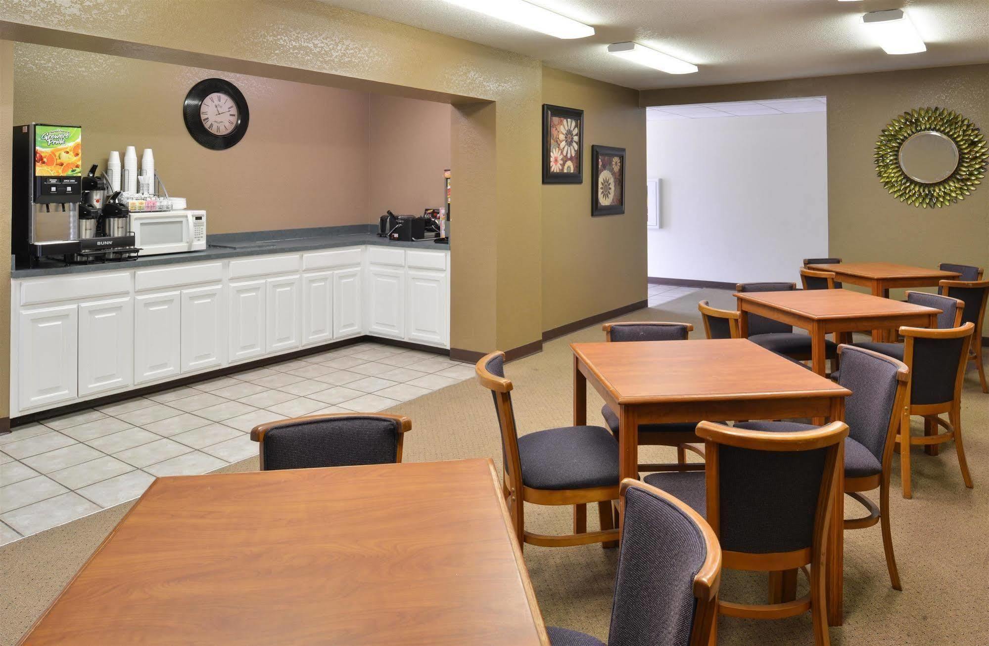 Americas Best Value Inn Smackover Екстер'єр фото